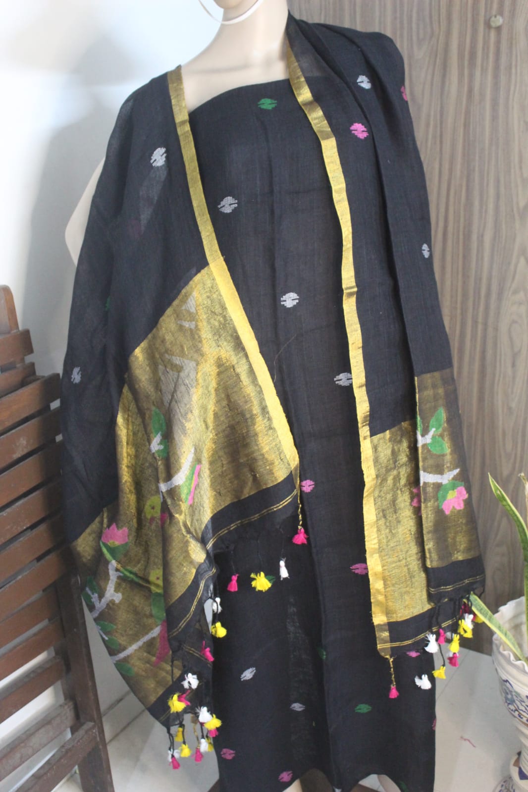 Gunjan – Pure Linen Broad Tissue Palla Needle Jamdani Suit