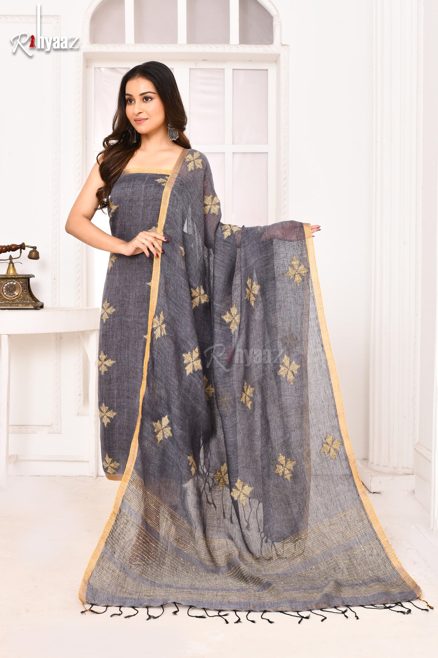 𝓟𝓪𝓵𝓪𝓼𝓱 – Ketiya Tussar Floral & Sequin Weaved Linen Jamdani Suits