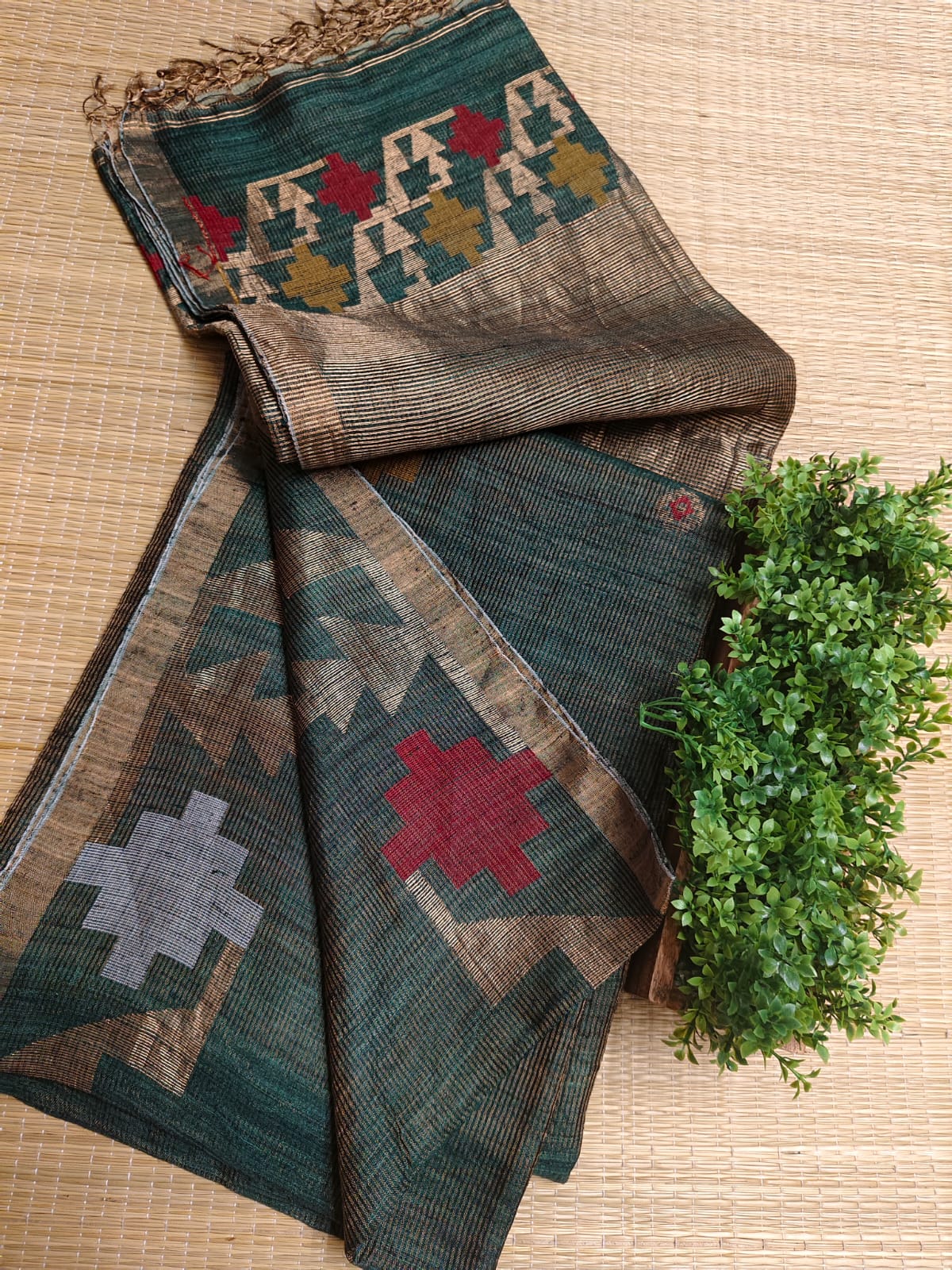 🌟 𝓠𝓪𝓯𝓲𝔂𝓪 – The Tussar Needle Jamdani