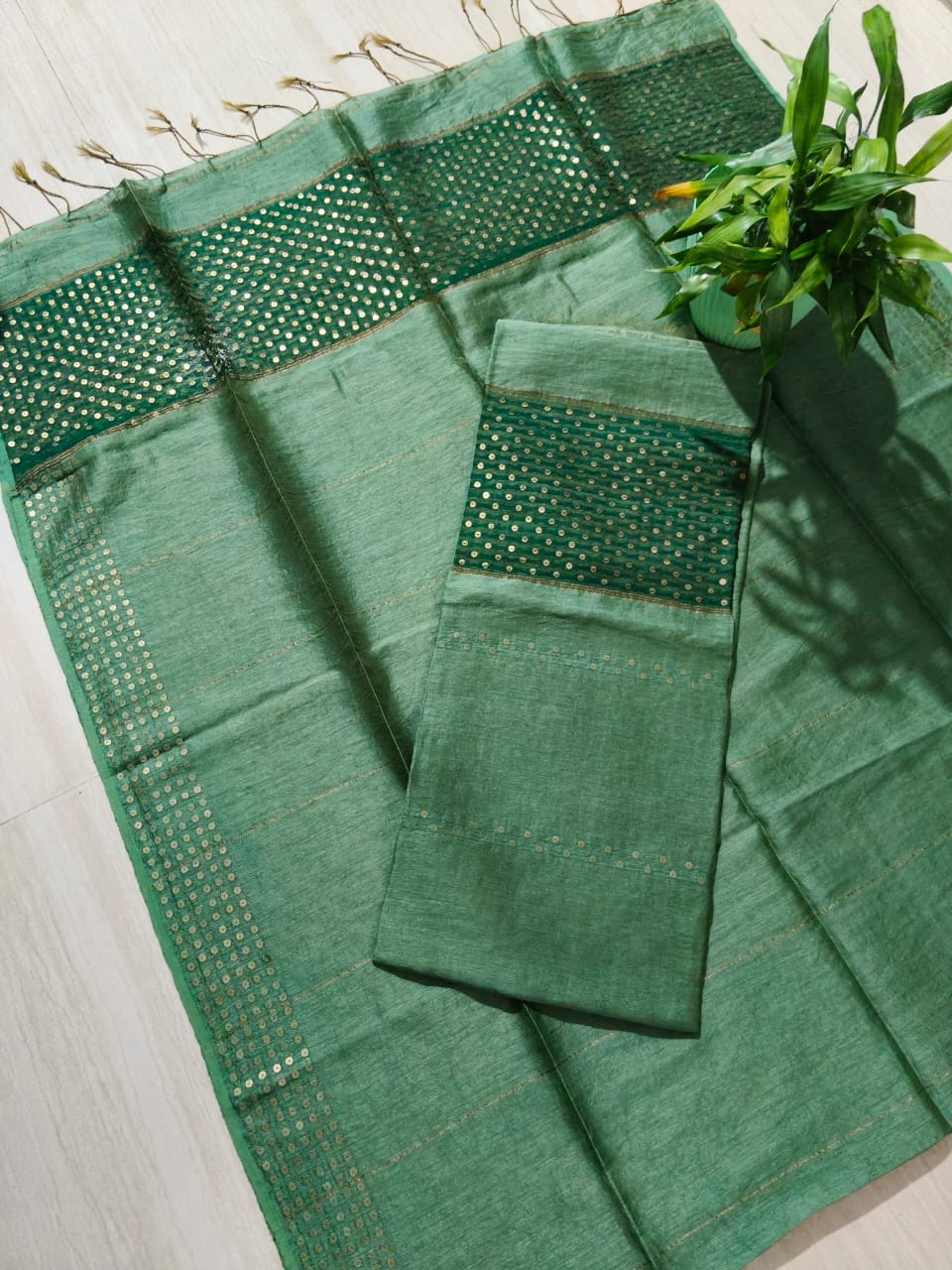 Bansuri – Pure Resham/Linen Sequin Handmade Designer Suit