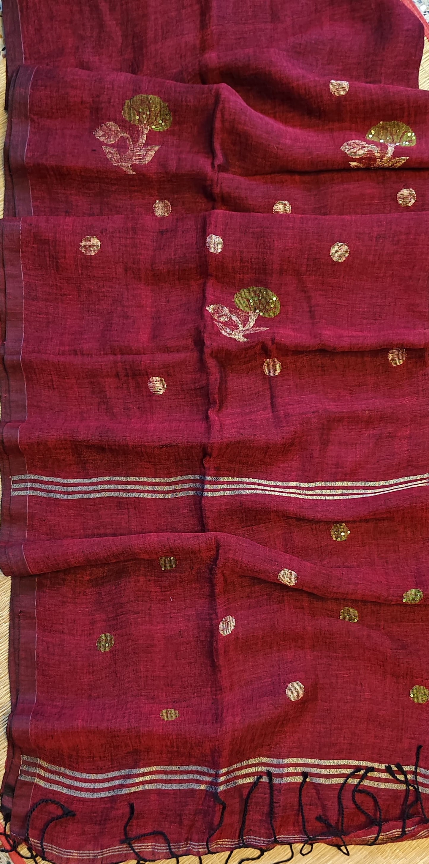 Rukh Pure Linen by Linen handwoven floral motif Jamdani saree with sequence work on motifs and pallu, needlework butta and blouse piece by Rihyaaz