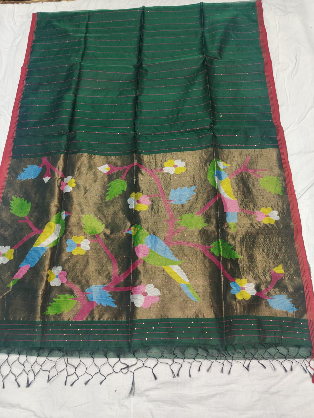 𝓞𝓭𝓱𝓪𝓷𝓲 – Muslin Silk Pathani Weave Saree with All-Over Sequin Elegance