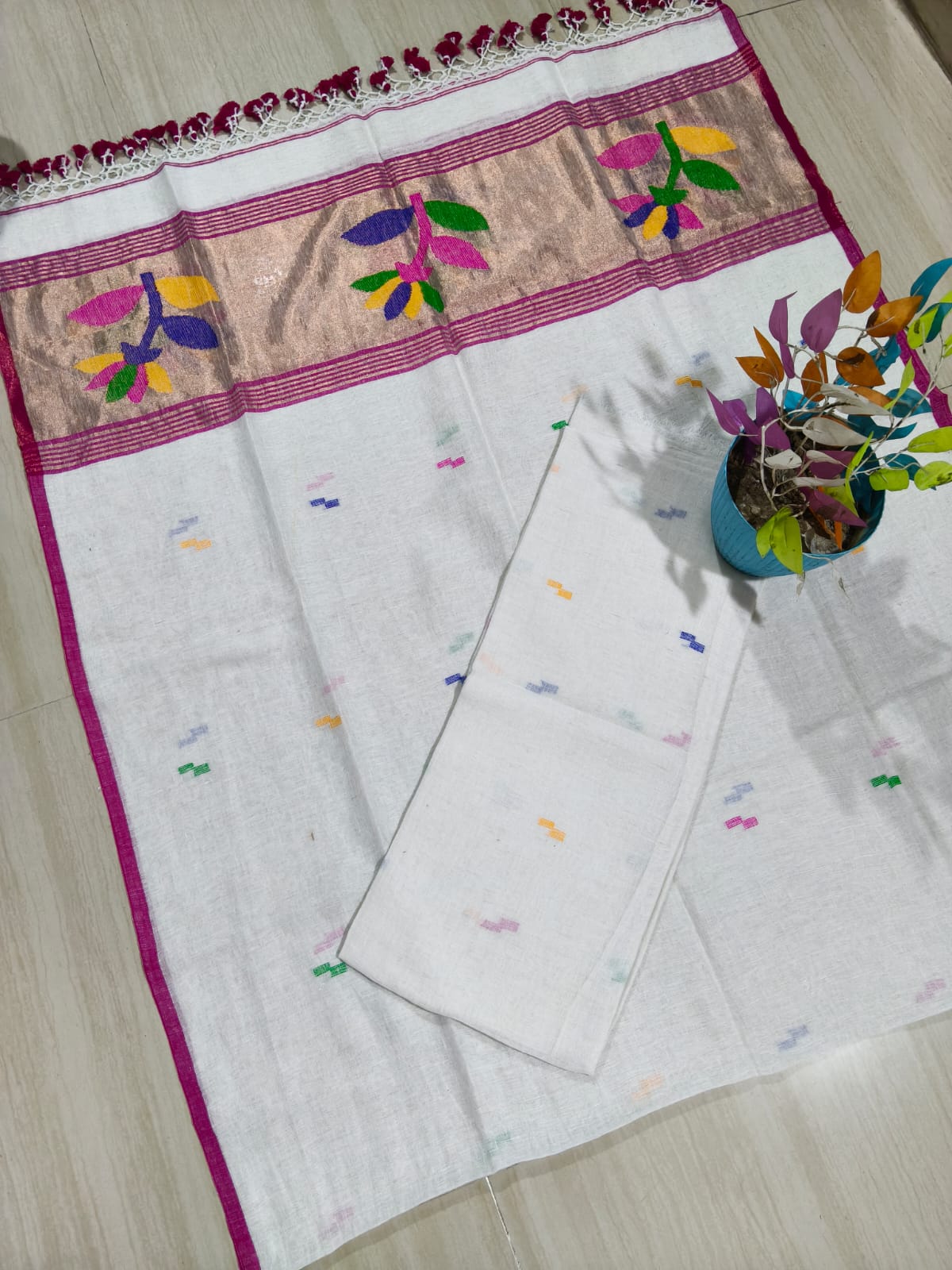 Moho white pure Jayshree by Jayshree linen suit with Paithani palla weave Dupatta by Rihyaaz