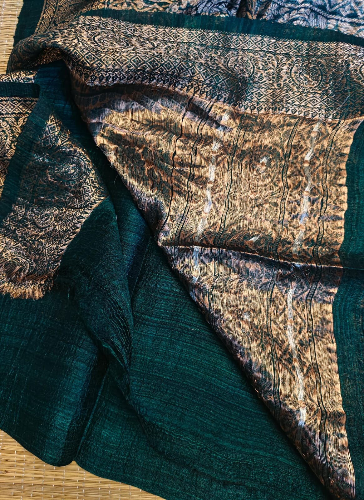 Premium pure Matka silk Benarasi saree with running Matka blouse piece by Rihyaaz