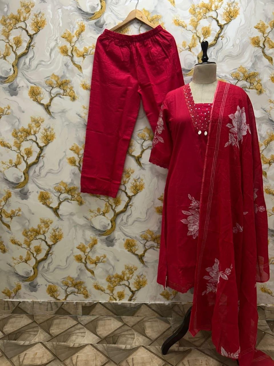 Laali – Festive Floral Elegance