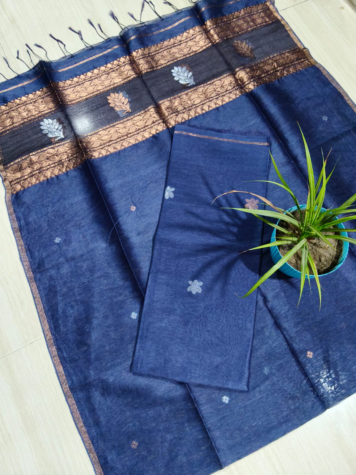 Rashi Silk Linen Lotus Jamdani Suit Set by Rihyaaz featuring a 3-meter silk linen top with a 2.5-meter tassel dupatta, showcasing elegant handwoven Lotus Jamdani craftsmanship.