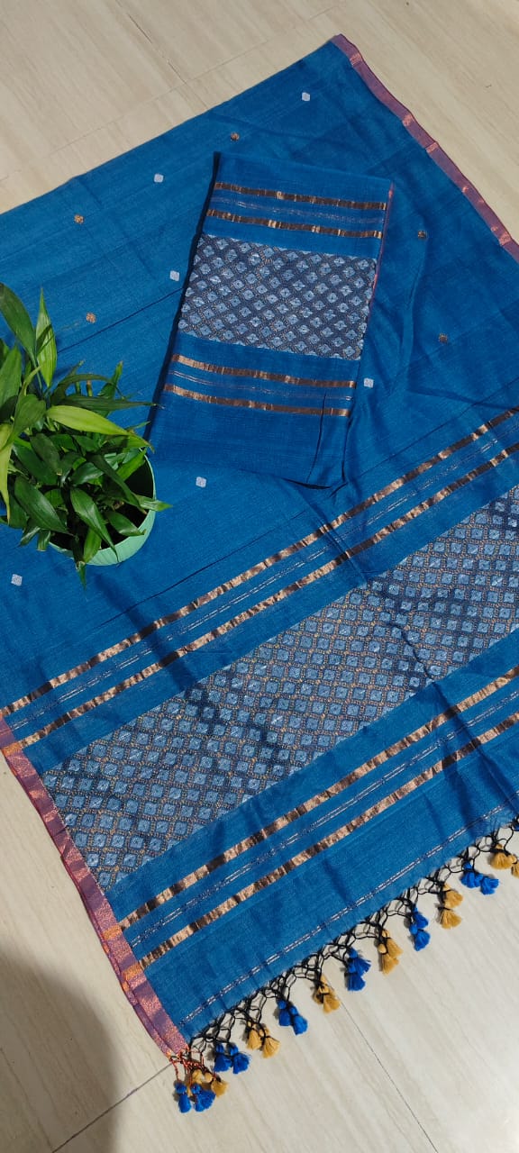 *Kajoli  -120count mul khadi suits with fishshell weave in dual zari for the festivities.