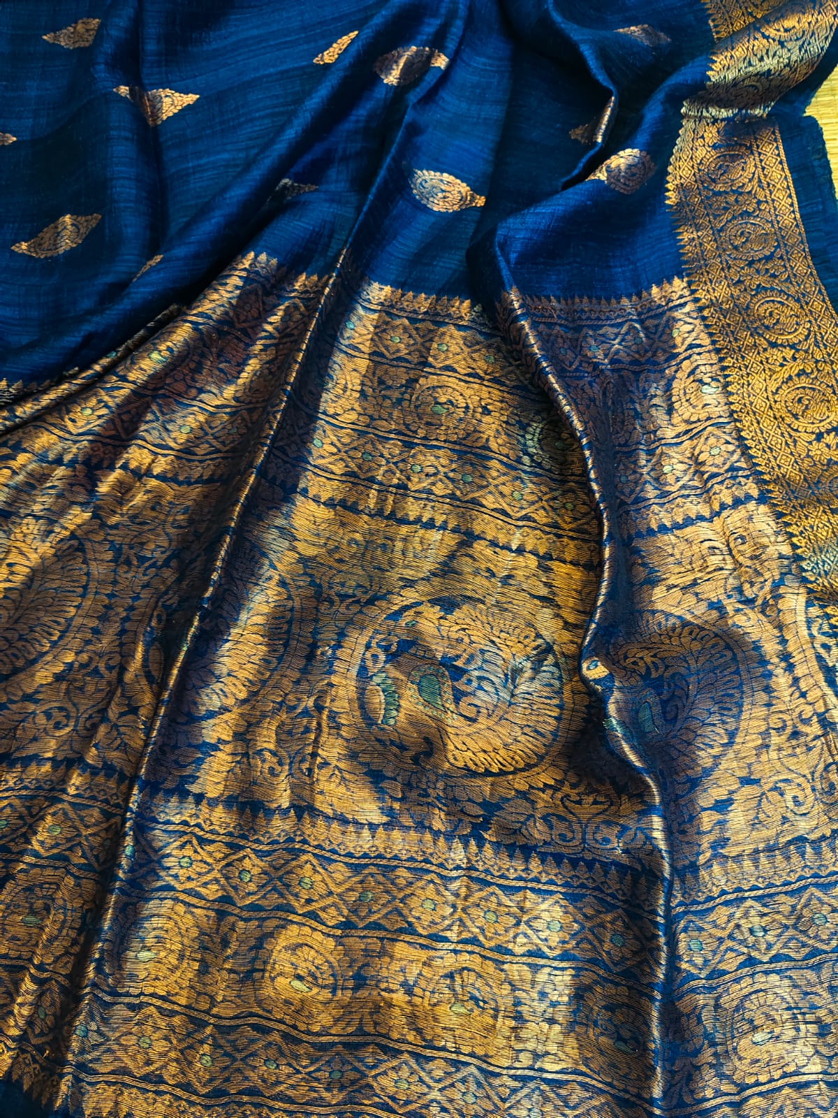 Premium pure Matka silk Benarasi saree with running Matka blouse piece by Rihyaaz
