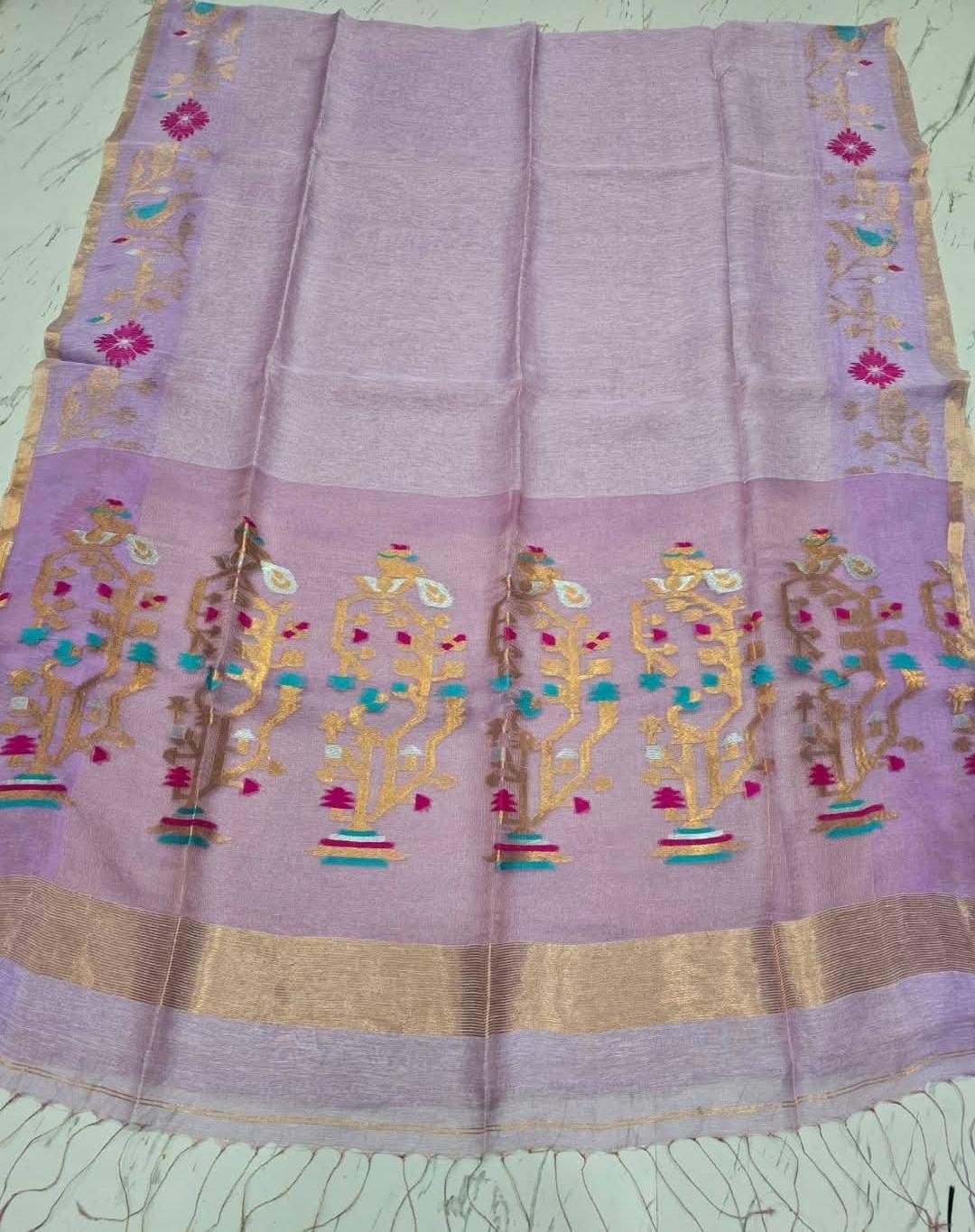 ✨Khori Silk Tissue Linen Needle Karat Jamdani Saree with Resham Jamdani Palla
✨