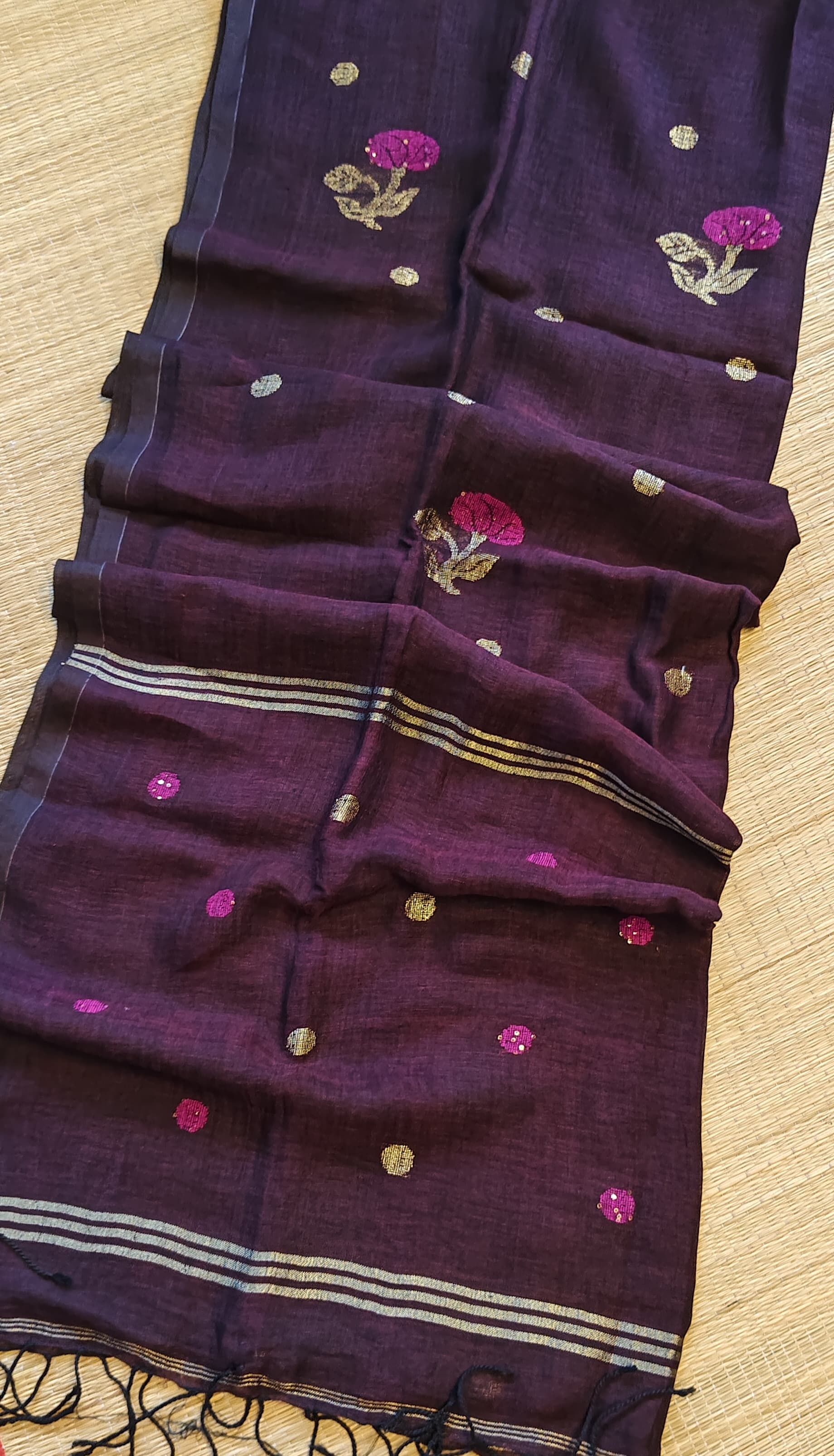 Rukh Pure Linen by Linen handwoven floral motif Jamdani saree with sequence work on motifs and pallu, needlework butta and blouse piece by Rihyaaz