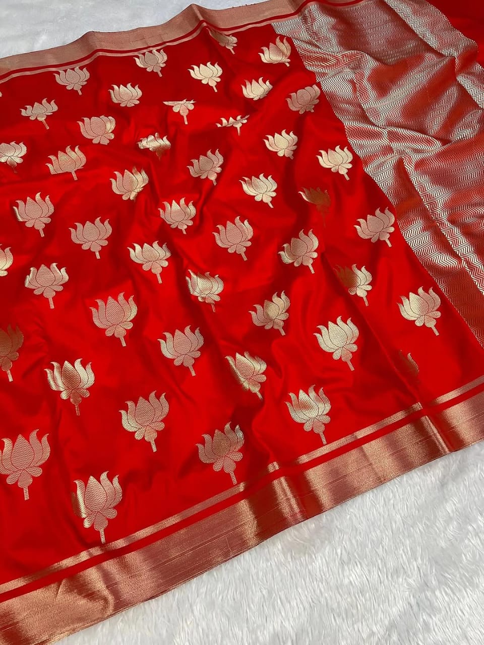 Handloom Semi Katan Silk Saree – Fancy Lotus Border | Banarasi Weaving Saree
