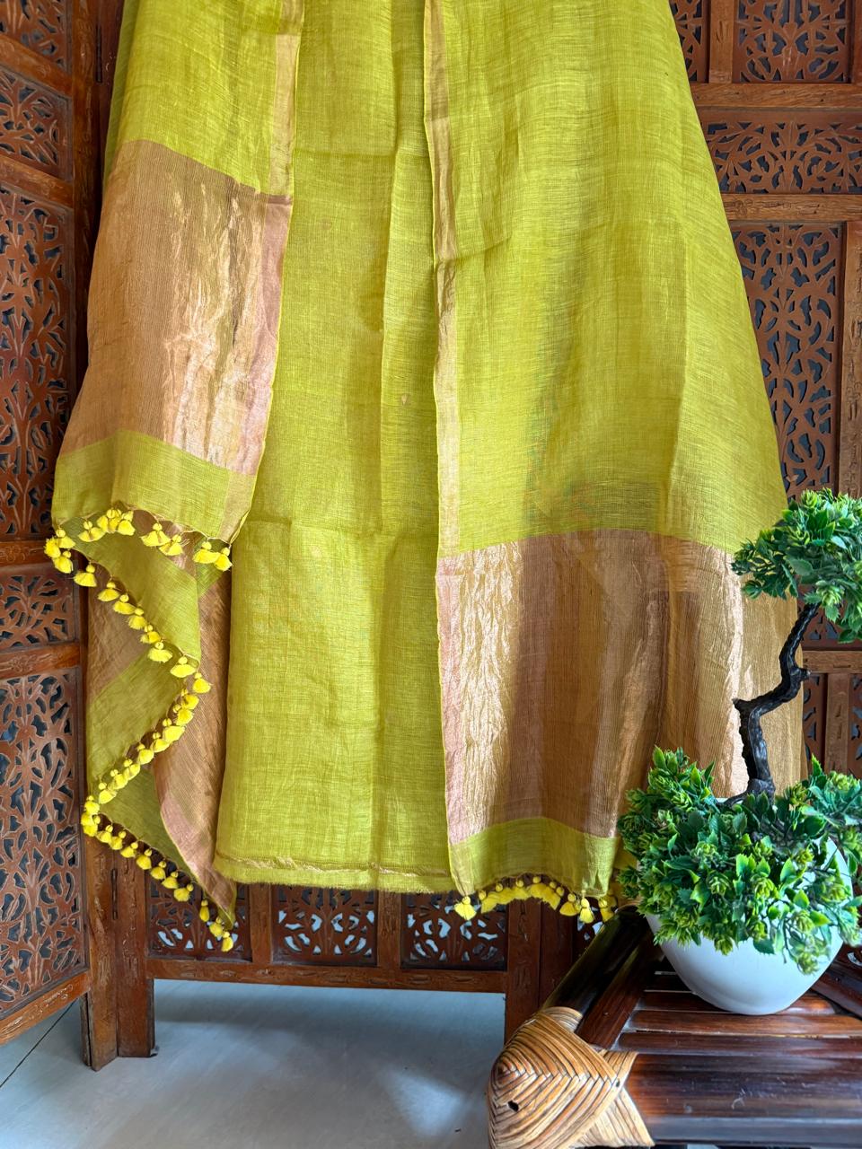 ℛ𝓊𝓉𝒷𝒶 | Premium Polka Dot Linen Suit With Broad Zari Palla Dupatta