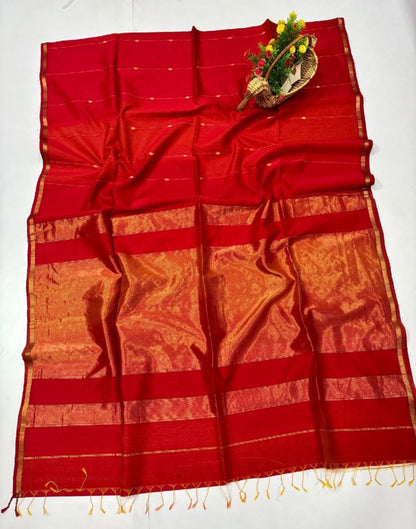 Noor, red premium silk dual-tone Maheshwari saree by Rihyaaz Fashions, blending traditional Indian handloom elegance with timeless festive styling.