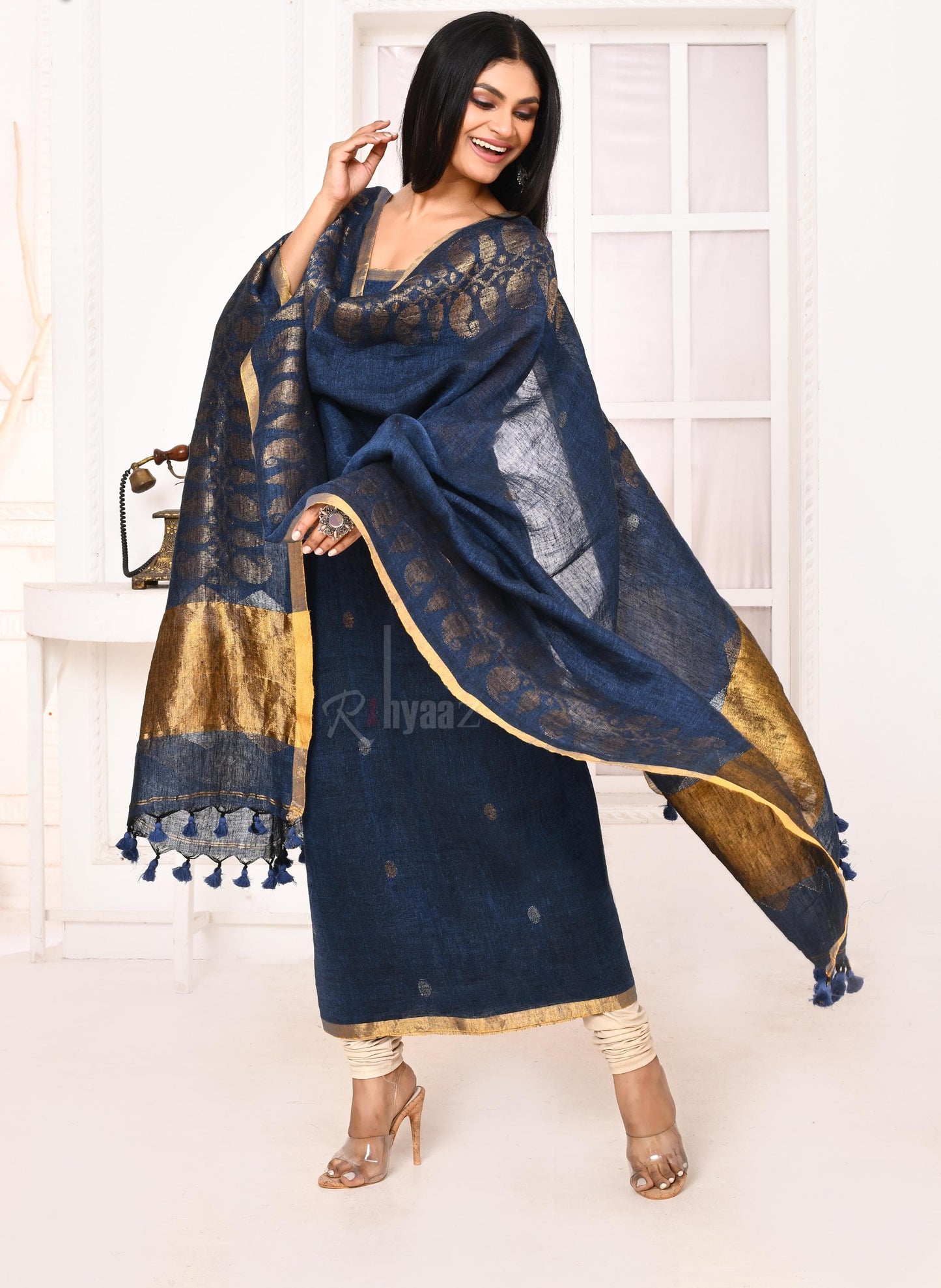 𝑲𝒂𝒏𝒂𝒏 | Pure Linen Gadwal Zari Border Tissue Palla Suits