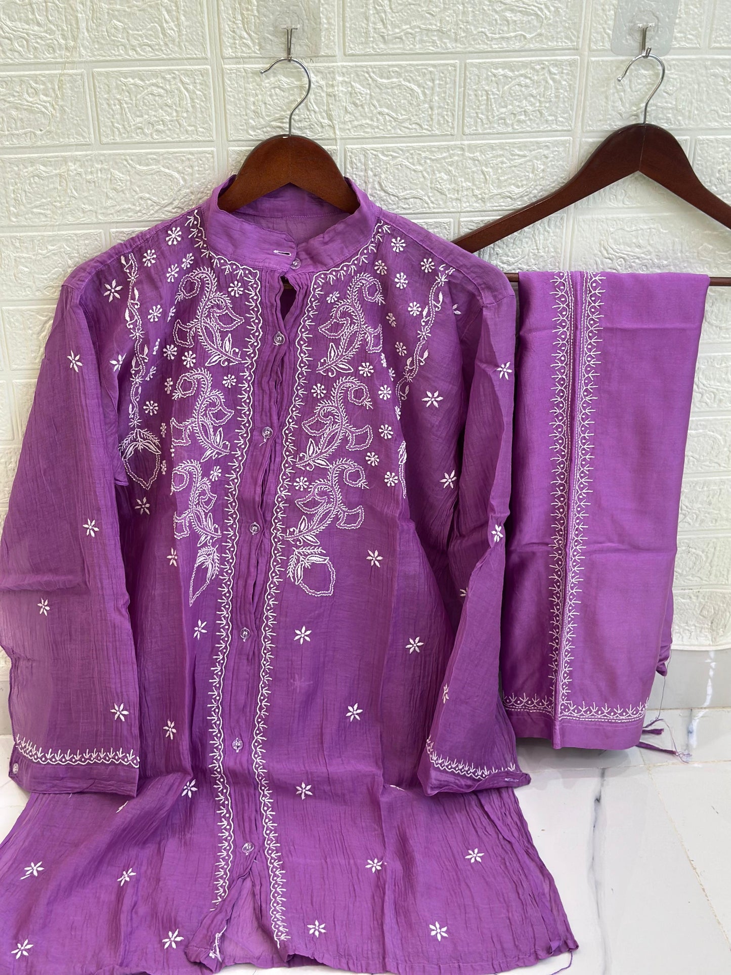 Luxurious Hand-Embroidered Chikankari Suit Set: Pure Mul Chanderi Shirt & Chanderi Silk Pant