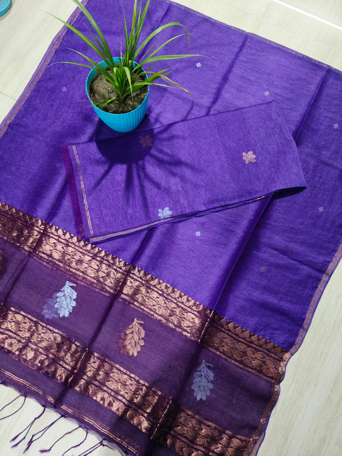 Rashi Silk Linen Lotus Jamdani Suit Set by Rihyaaz featuring a 3-meter silk linen top with a 2.5-meter tassel dupatta, showcasing elegant handwoven Lotus Jamdani craftsmanship.