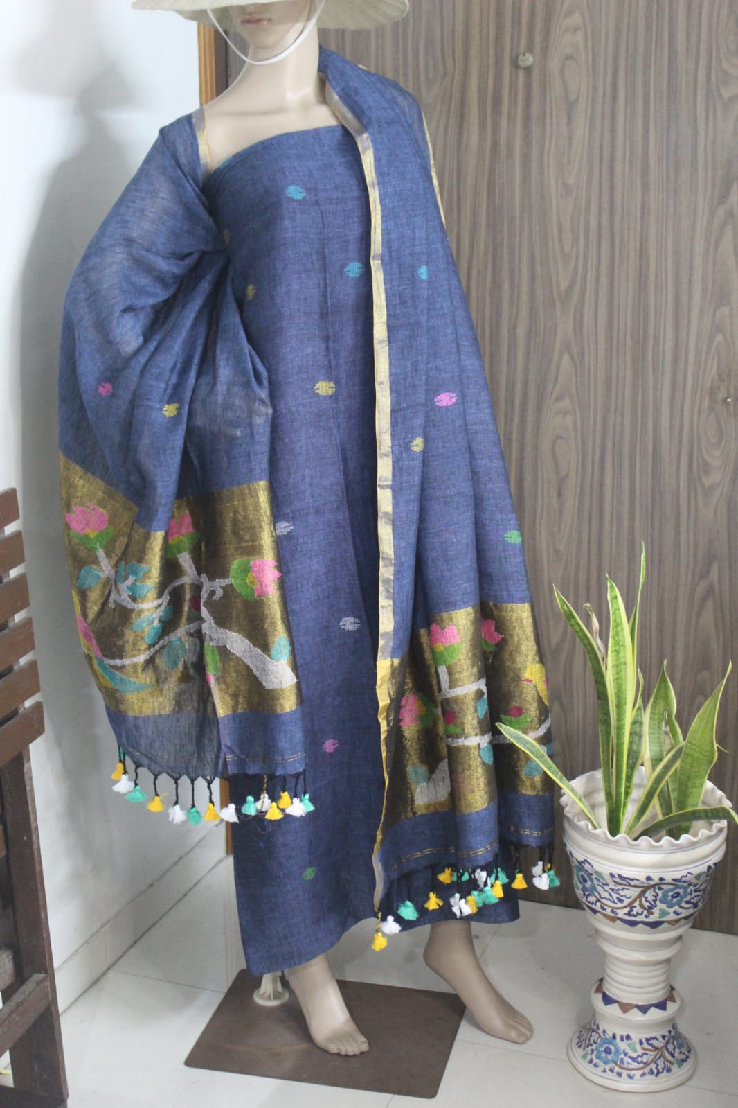 Gunjan – Pure Linen Broad Tissue Palla Needle Jamdani Suit