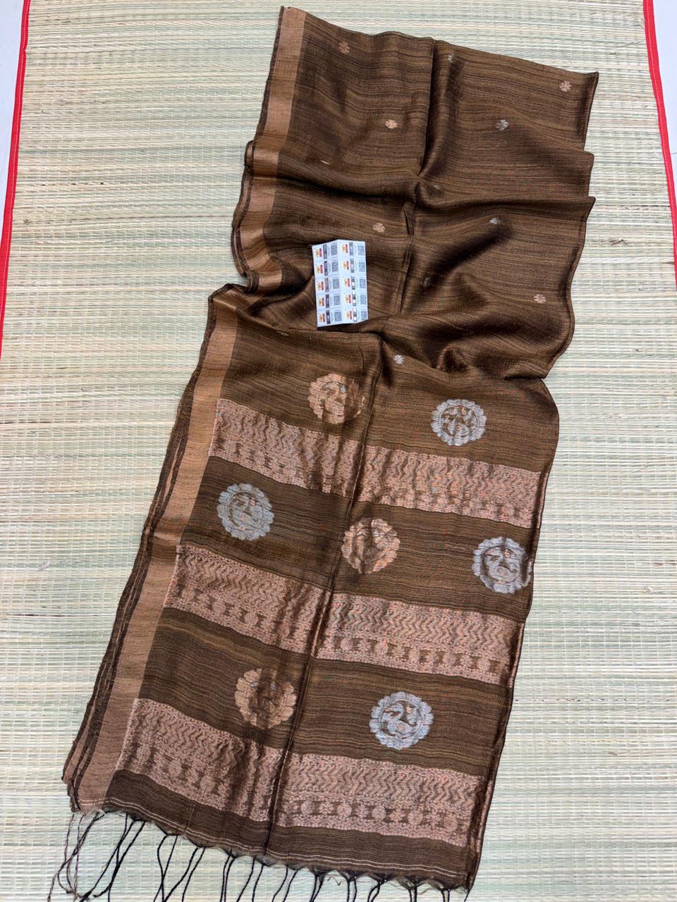 Mabesha by Rihyaaz – Handwoven Tussar by Tussar Jamdani saree with intricate needlework, elegant swan motifs, and matching running blouse piece.