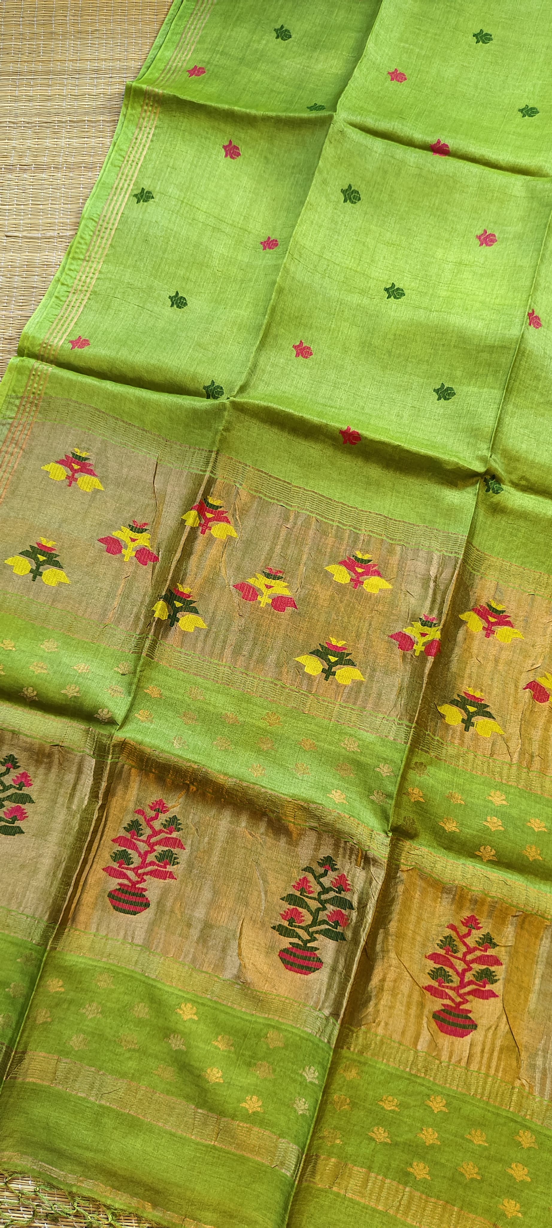 Ritwik premium Green tissue tussar saree with Paithani-inspired pallu and all-over Jamdani woven butta, featuring a running blouse piece from Rihyaaz’s exclusive festive collection.