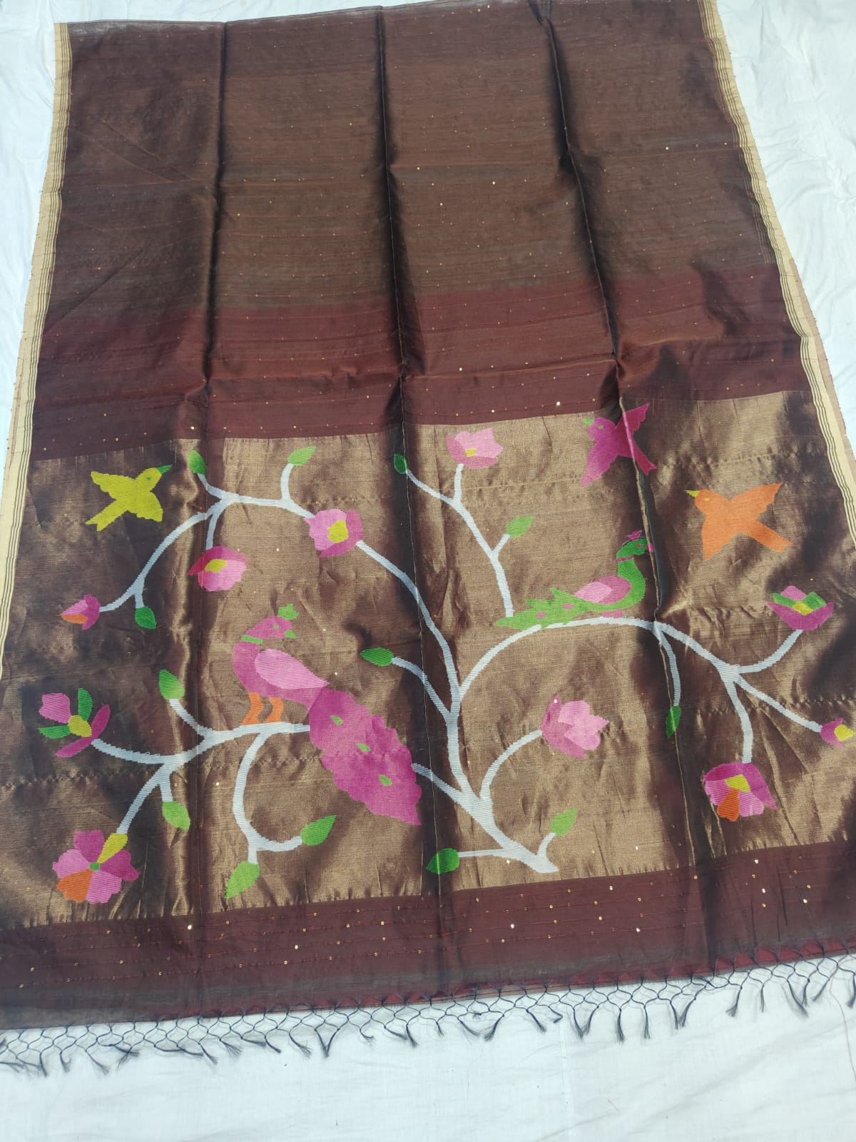 𝓞𝓭𝓱𝓪𝓷𝓲 – Muslin Silk Pathani Weave Saree with All-Over Sequin Elegance