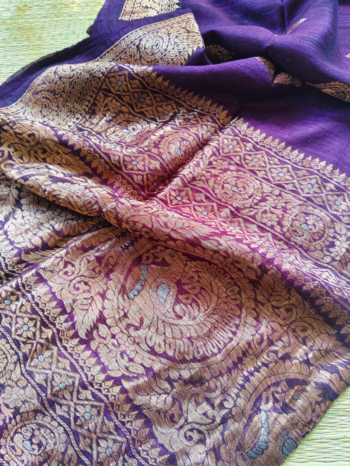 Premium pure Matka silk Benarasi saree with running Matka blouse piece by Rihyaaz