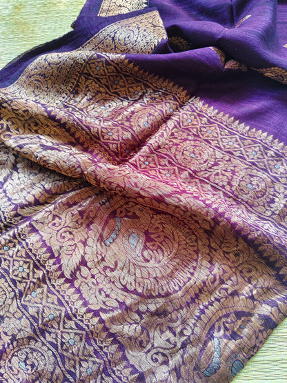 Premium pure Matka silk Benarasi saree with running Matka blouse piece by Rihyaaz