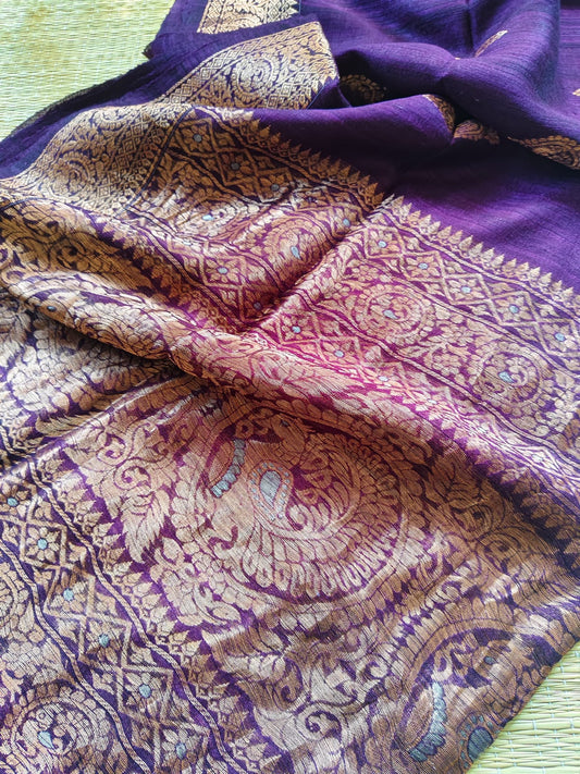 Premium pure Matka silk Benarasi saree with running Matka blouse piece by Rihyaaz