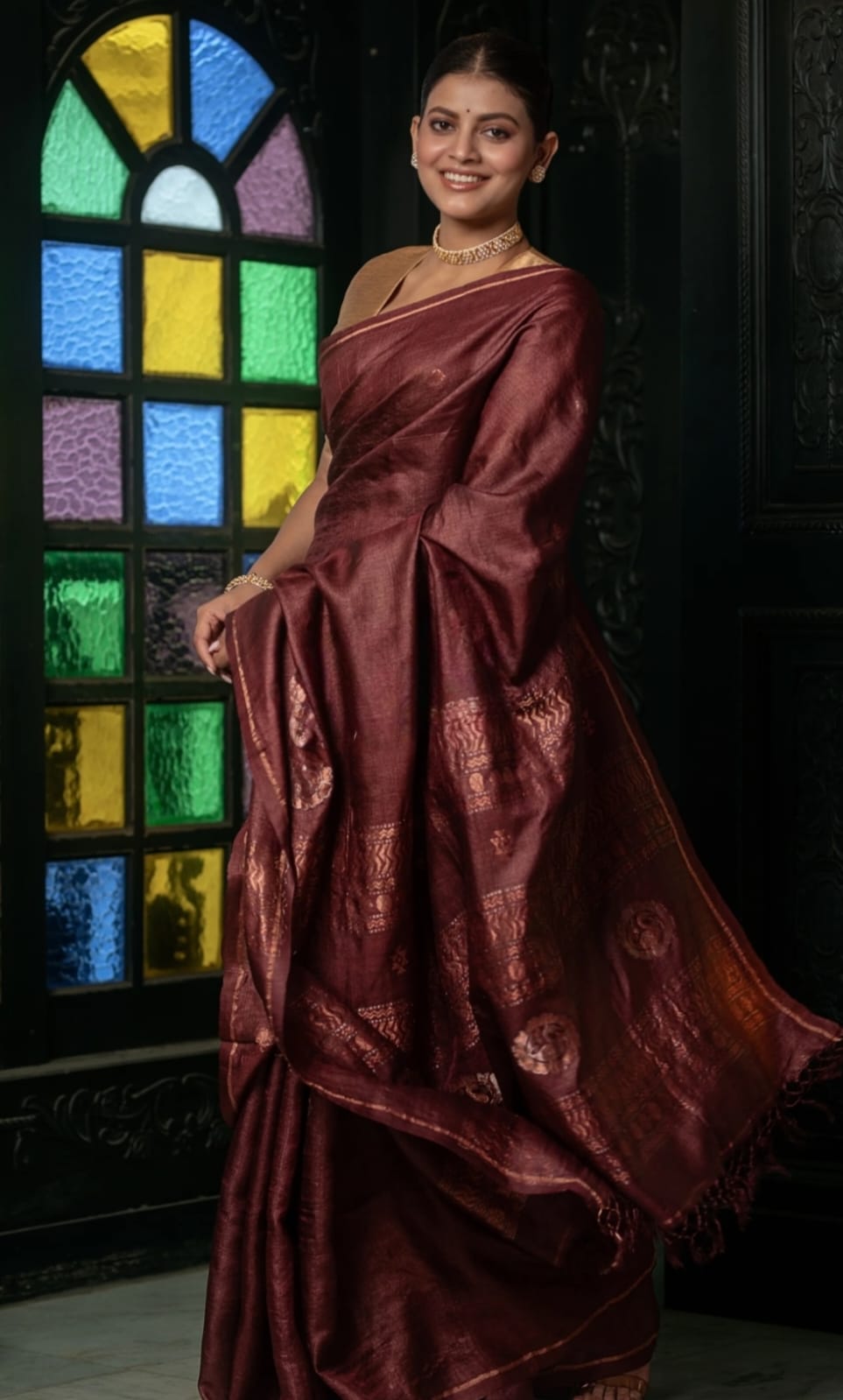 Mabesha by Rihyaaz – Handwoven Tussar by Tussar Jamdani saree with intricate needlework, elegant swan motifs, and matching running blouse piece.