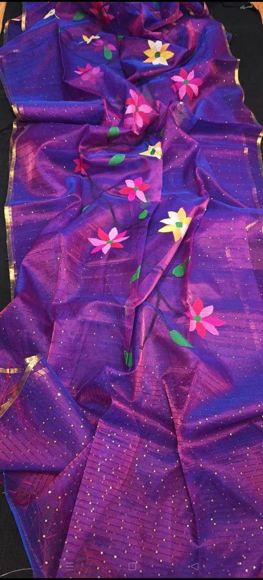 Ushashi – The Sequin Detailed Floral Weaved Saree